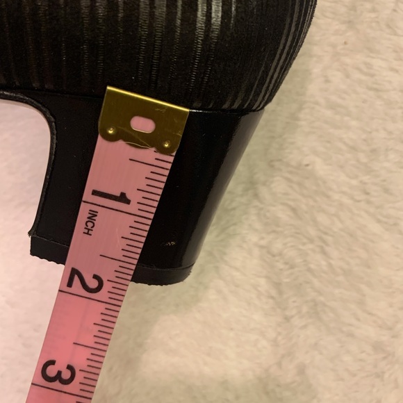 Ladies Ferragamo Shoes - Picture 7 of 7